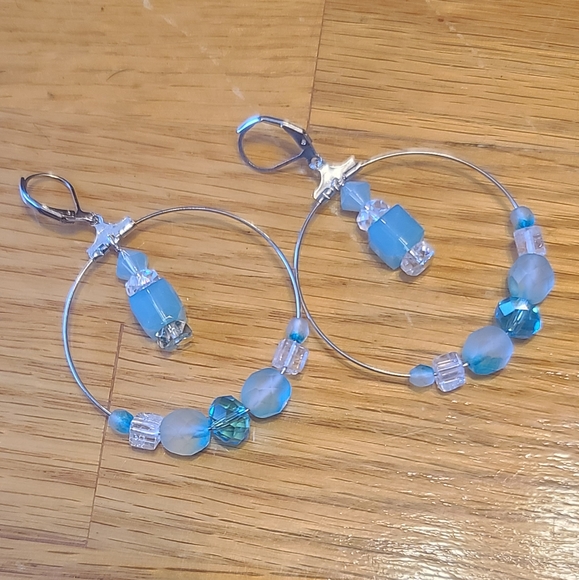 Gorgeous Handcrafted Earrings - Picture 6 of 9